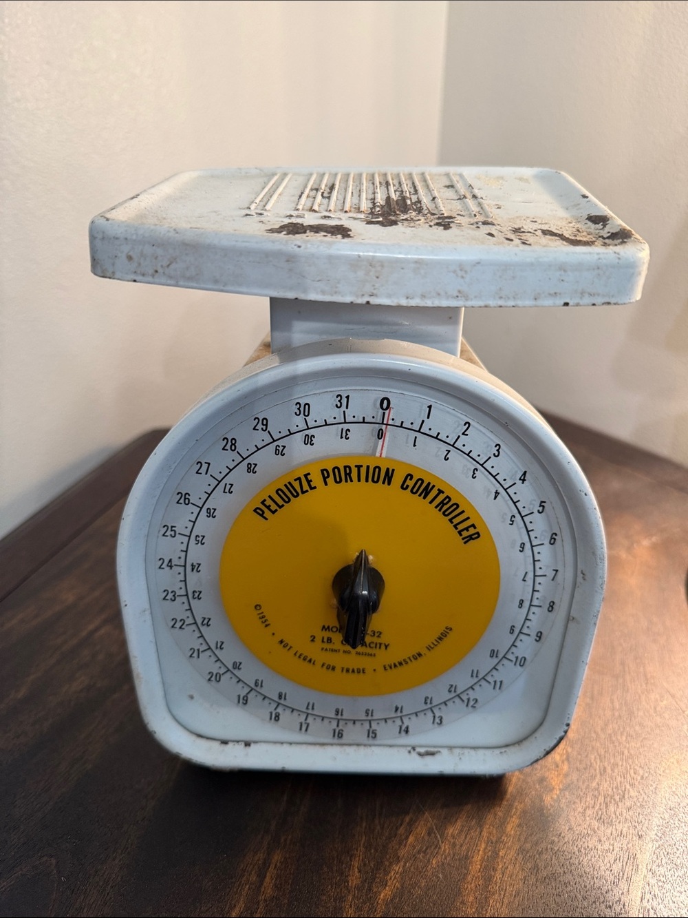 Vintage Pelouze Kitchen Scale